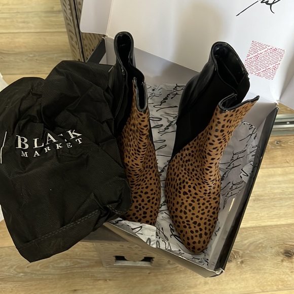 🛑 1 hour sale. WHBM, leopard booties, with dust bag, worn once - Picture 4 of 10